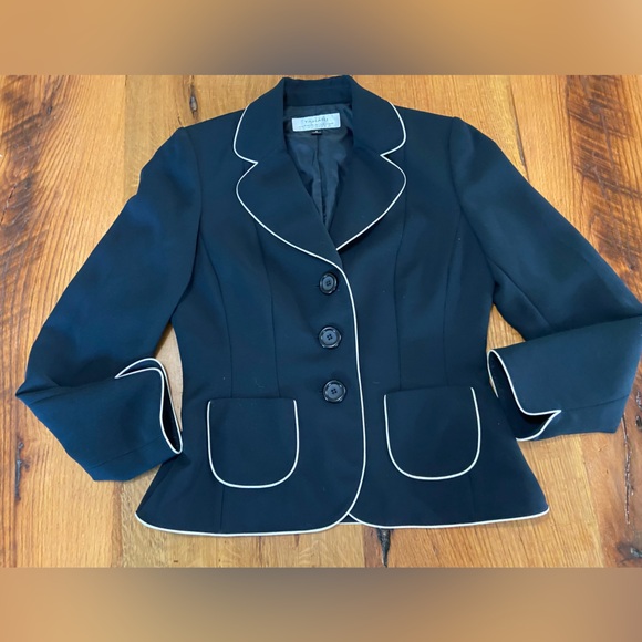 Tahari Arthur S. Levine Black Blazer with Ivory Piping, Front Pockets, Size 6 - Picture 6 of 10